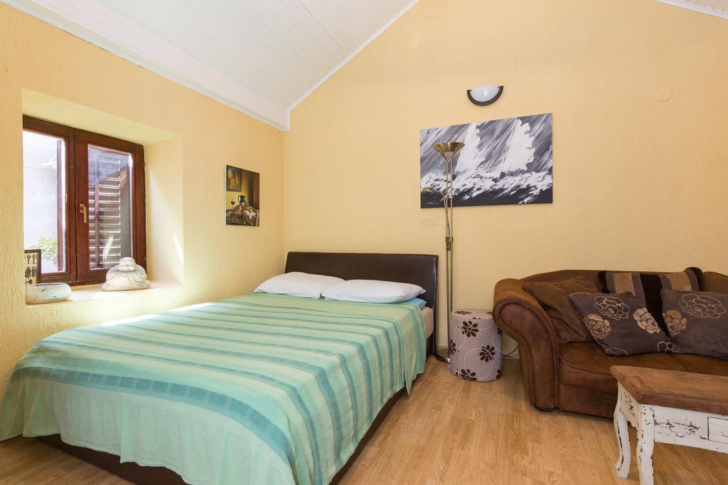 Yvonne Apartment Krk Town Bagian luar foto