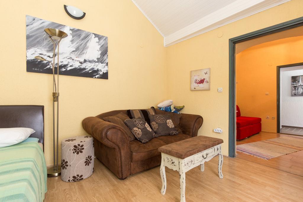 Yvonne Apartment Krk Town Bagian luar foto