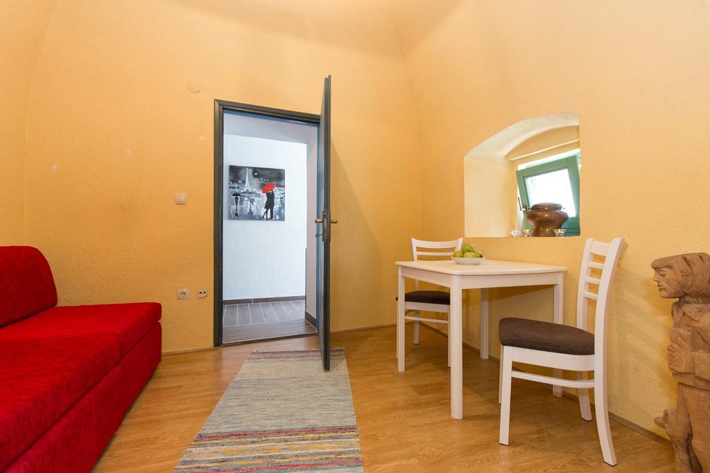 Yvonne Apartment Krk Town Bagian luar foto