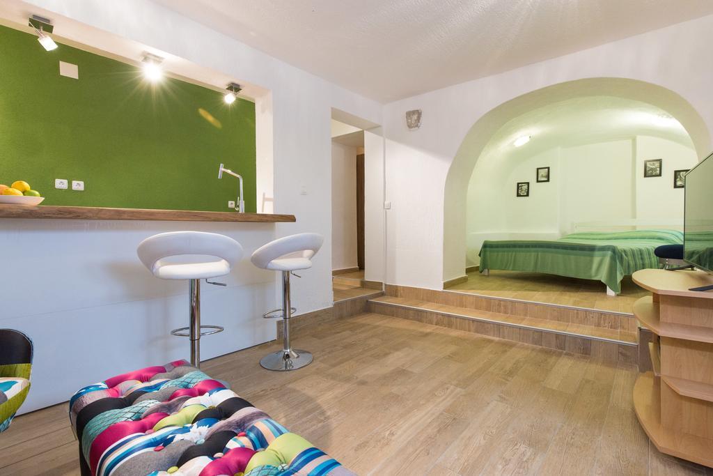 Yvonne Apartment Krk Town Bagian luar foto